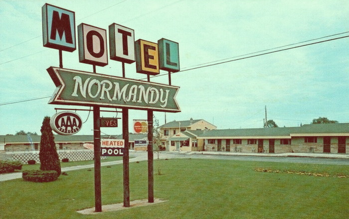Ralphs Motel (Normandy Motel, Motel Normandy, Ralphs Northland Court) - Vintage Postcard (newer photo)